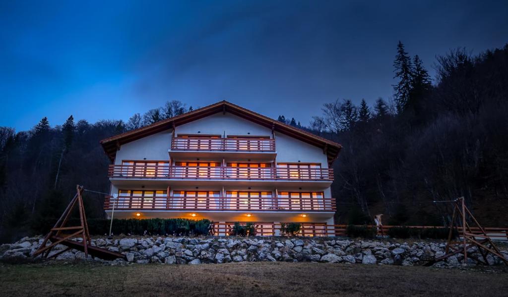 Pensiune PANORAMA PIETREI CRAIULUI