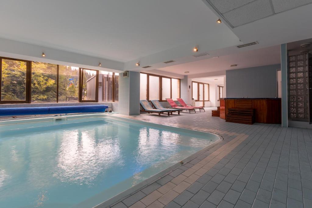 Vila PINUL ȘI MESTEACĂNUL