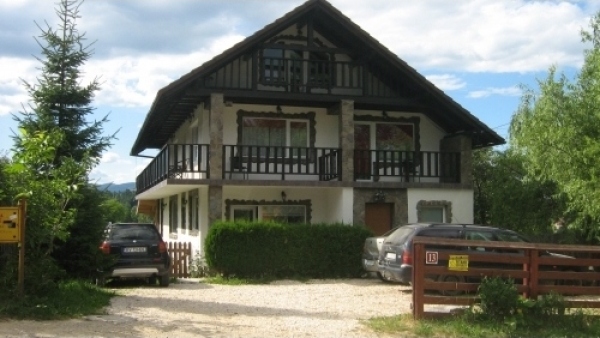 Pensiune CAPRA CU TREI IEZI