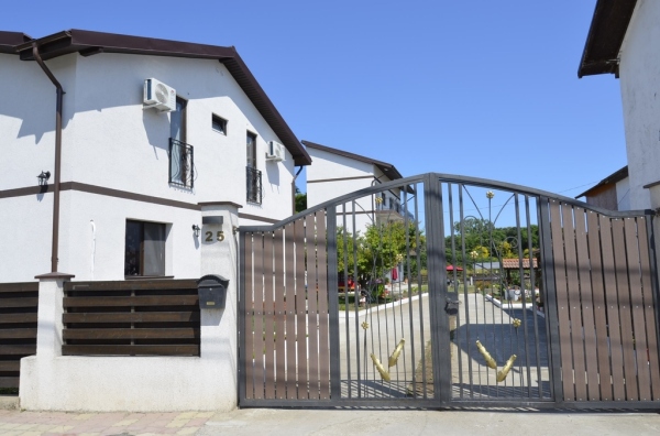 Casa Fântână cu Flori