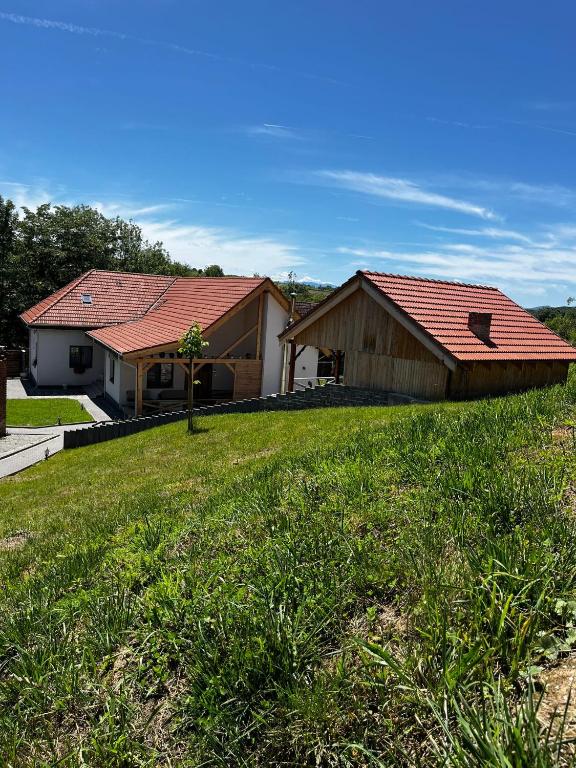 Pensiune DOMENIUL BONDĂRELULUI