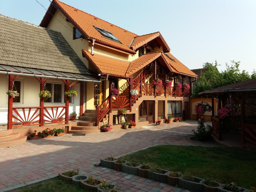 CASA LENKE