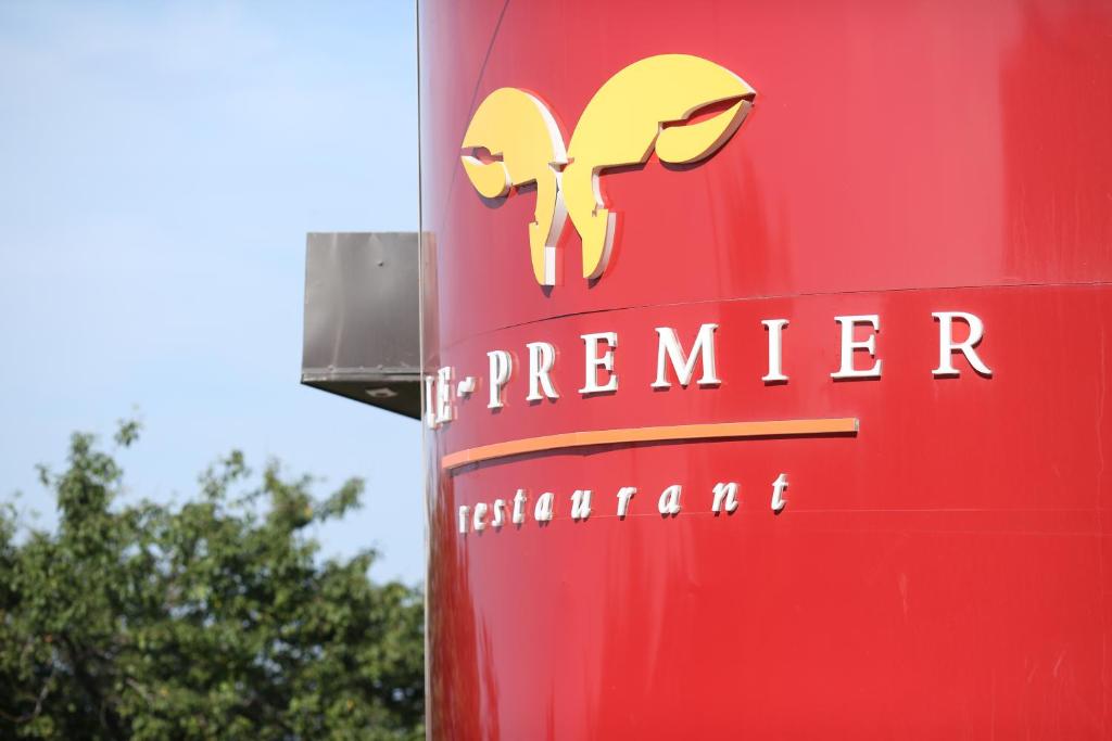 LE PREMIER