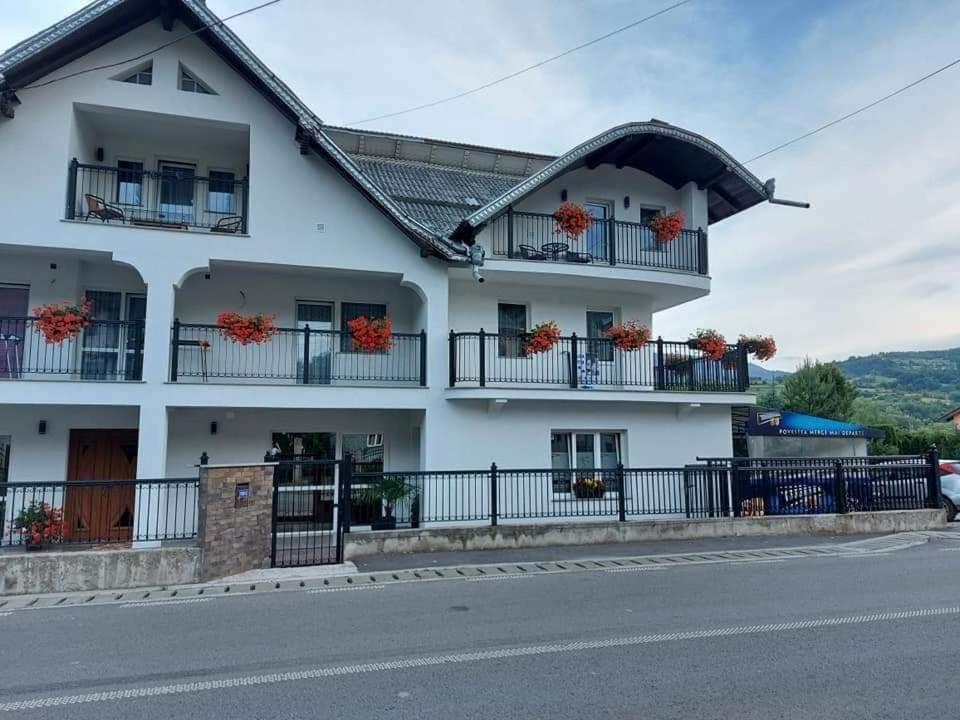 CASA MYM