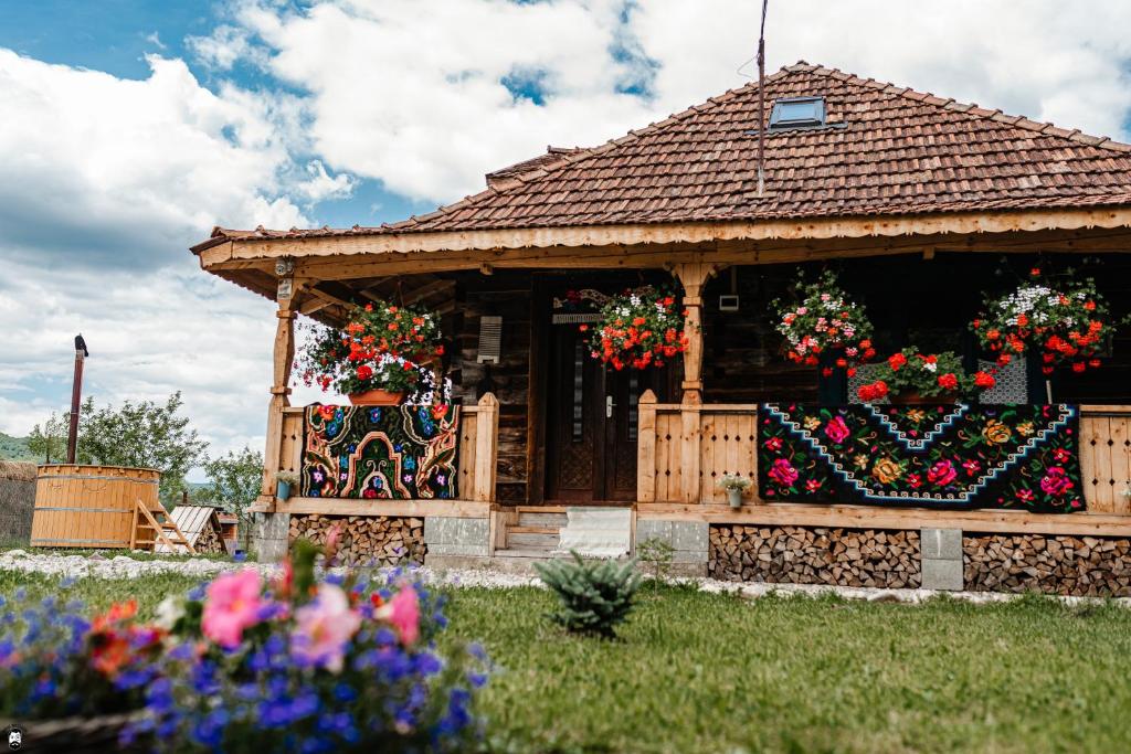 CASA DE LA PÂRÂU