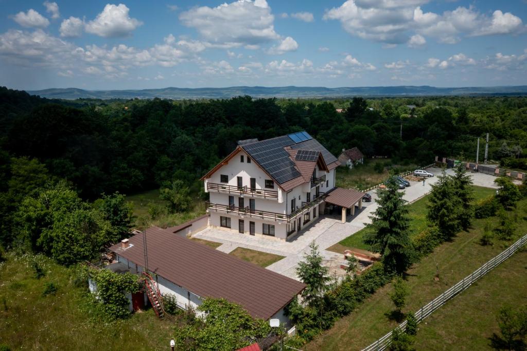 EVERGREEN CHALET