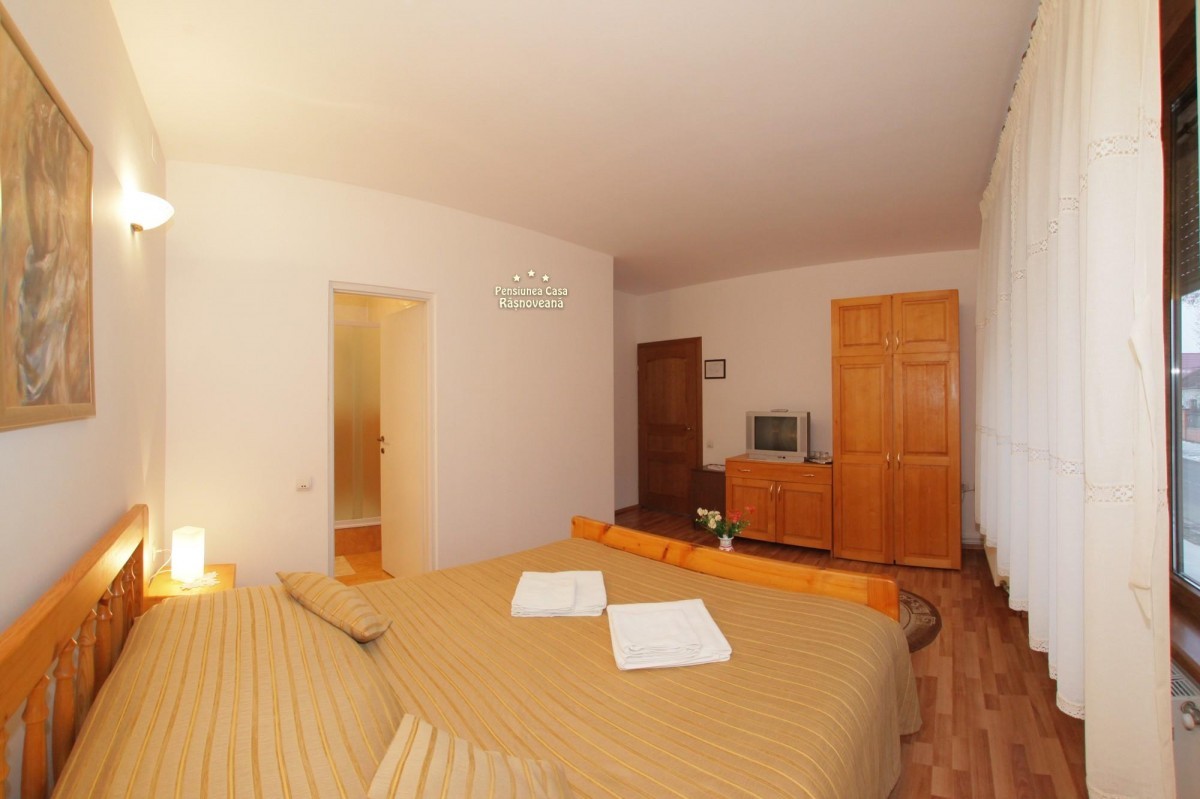 Pensiune Casa Rasnoveana